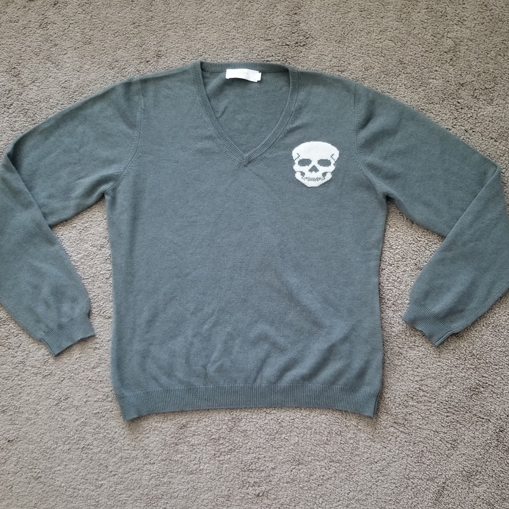 V-Neck Cashmere Sweater with Skull Design - Gray